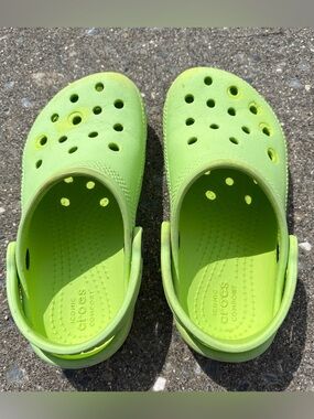 CROCS Kids Bright Lime Green Classic Clogs